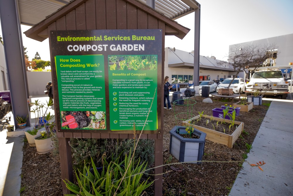 Setting up Backyard Composting, Environmental Center